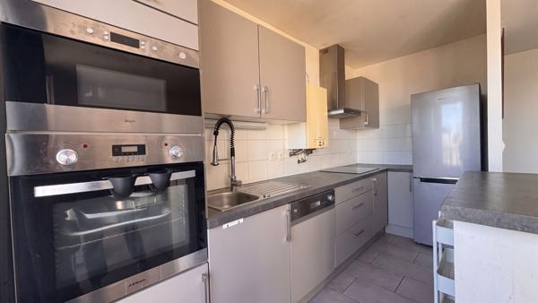 Superbe F3 avec grande terrasse et double box !