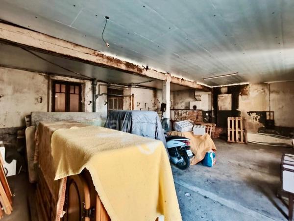 EXCLUSIVITÉ - Place de la tour d'Auvergne - Local / bureau / loft / commerce à vendre CARHAIX-PLOUGUER (29)