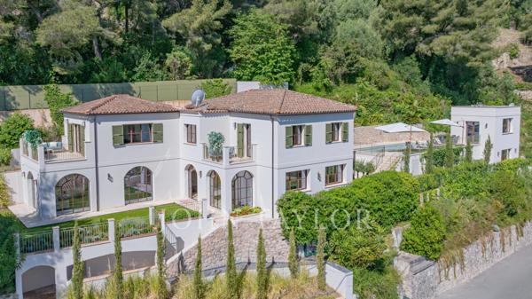 ROQUEBRUNE CAP MARTIN - VILLA NEO CONTEMPORAINE - 5 CHAMBRES - VUE MER PANORAMIQUE- PISCINE - GARAGES
