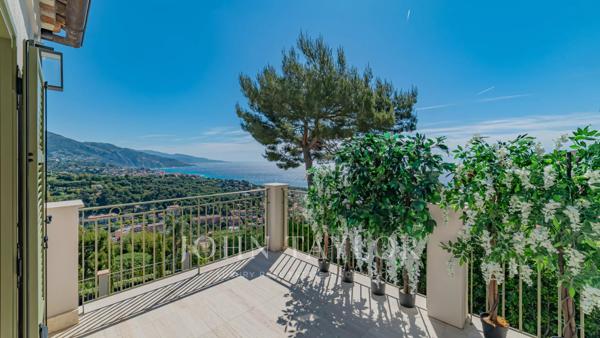 ROQUEBRUNE CAP MARTIN - VILLA NEO CONTEMPORAINE - 5 CHAMBRES - VUE MER PANORAMIQUE- PISCINE - GARAGES