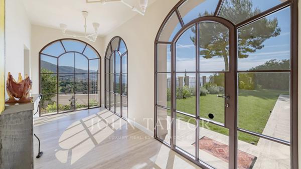 ROQUEBRUNE CAP MARTIN - VILLA NEO CONTEMPORAINE - 5 CHAMBRES - VUE MER PANORAMIQUE- PISCINE - GARAGES