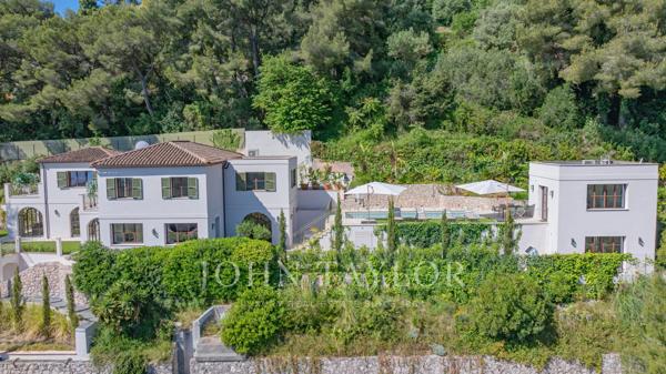 ROQUEBRUNE CAP MARTIN - VILLA NEO CONTEMPORAINE - 5 CHAMBRES - VUE MER PANORAMIQUE- PISCINE - GARAGES