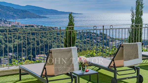 ROQUEBRUNE CAP MARTIN - VILLA NEO CONTEMPORAINE - 5 CHAMBRES - VUE MER PANORAMIQUE- PISCINE - GARAGES