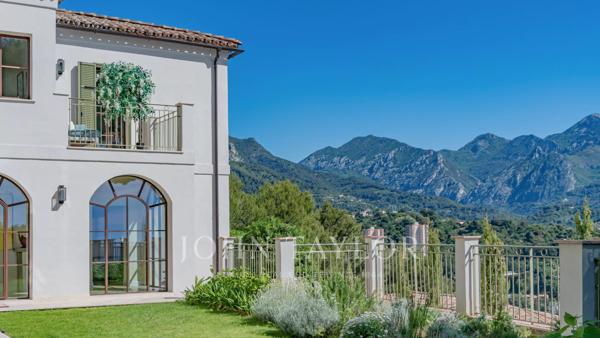 ROQUEBRUNE CAP MARTIN - VILLA NEO CONTEMPORAINE - 5 CHAMBRES - VUE MER PANORAMIQUE- PISCINE - GARAGES