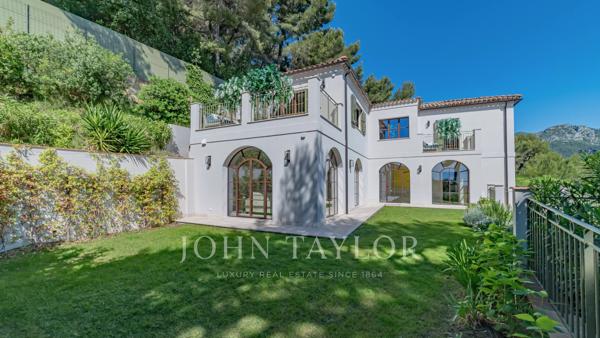 ROQUEBRUNE CAP MARTIN - VILLA NEO CONTEMPORAINE - 5 CHAMBRES - VUE MER PANORAMIQUE- PISCINE - GARAGES