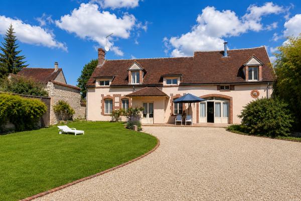 Maison
         9 pièces
        - 238 m² Exclusivité 245 000 € *