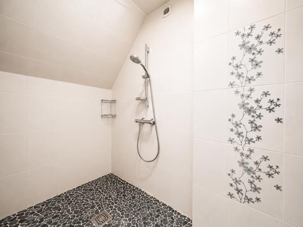 Maison
         9 pièces
        - 238 m² Exclusivité 245 000 € *