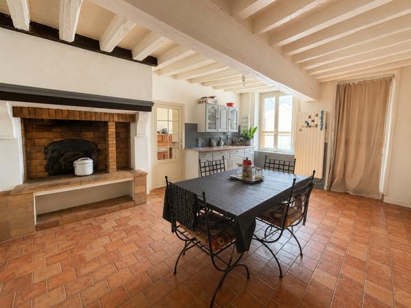 Maison
         9 pièces
        - 238 m² Exclusivité 245 000 € *