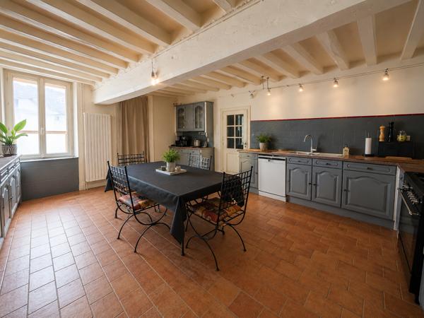 Maison
         9 pièces
        - 238 m² Exclusivité 245 000 € *