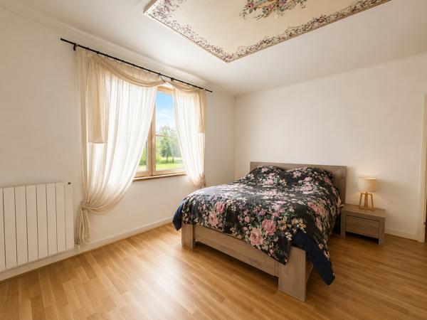 Maison
         9 pièces
        - 238 m² Exclusivité 245 000 € *