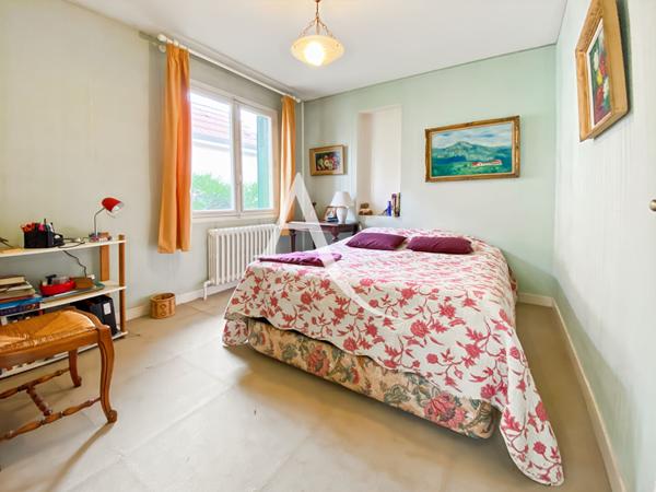 Maison Bois d'Arcy 4 pièce(s) 80 m2 beau potentiel.