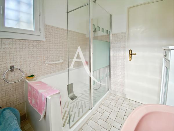 Maison Bois d'Arcy 4 pièce(s) 80 m2 beau potentiel.