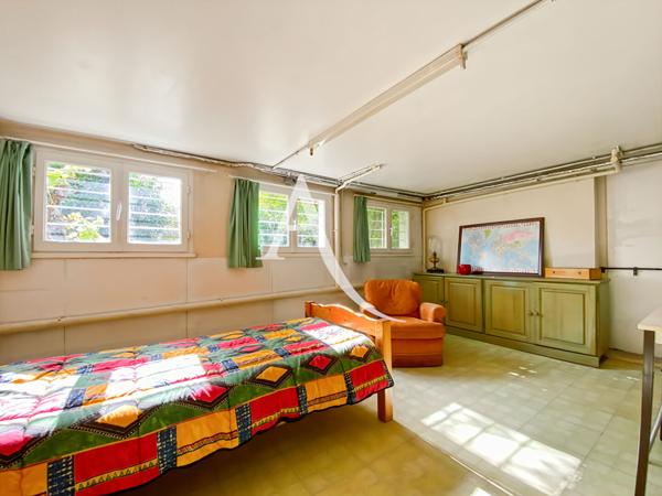 Maison Bois d'Arcy 4 pièce(s) 80 m2 beau potentiel.