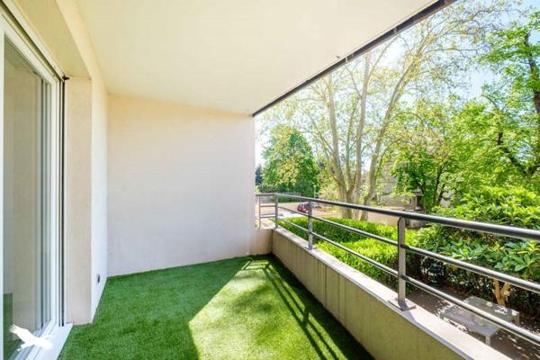 Appartement à louer 1 300 € CC Bron 4 p 90 m² DPE C