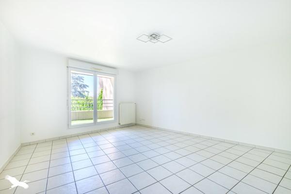 Appartement à louer 1 300 € CC Bron 4 p 90 m² DPE C