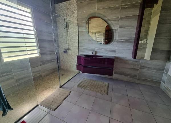 Maison à vendre    4 pièces •  Remire-Montjoly