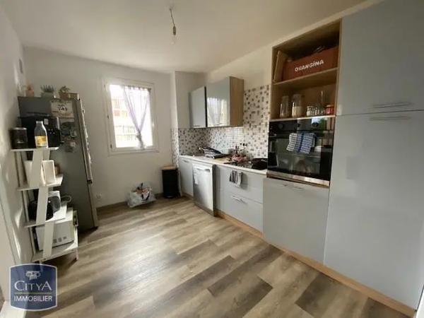 Appartement à louer 3 pièces 60.55m² Saint-Pierre (97410)