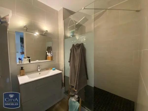 Appartement à louer 3 pièces 60.55m² Saint-Pierre (97410)