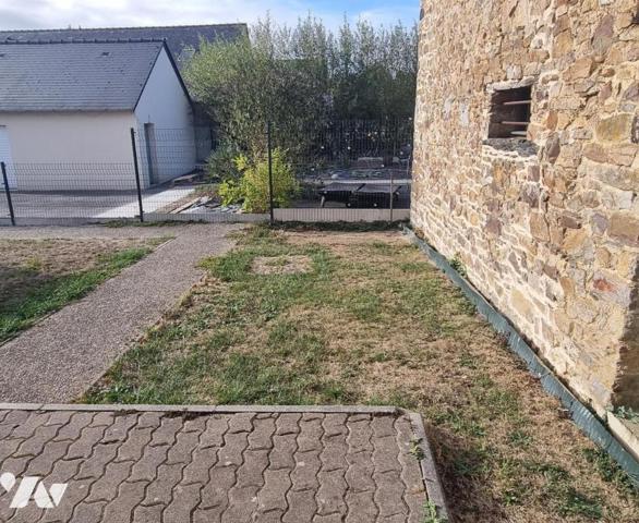 VITRE - Sortie ville : Appartement avec terrasse et jardinet et 2 emplacements de parking