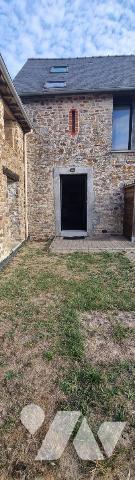 VITRE - Sortie ville : Appartement avec terrasse et jardinet et 2 emplacements de parking