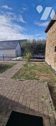 VITRE - Sortie ville : Appartement avec terrasse et jardinet et 2 emplacements de parking