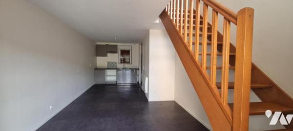 VITRE - Sortie ville : Appartement avec terrasse et jardinet et 2 emplacements de parking