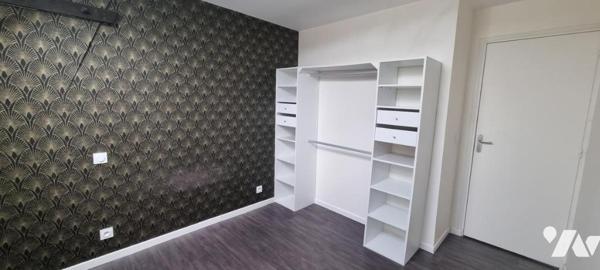 VITRE - Sortie ville : Appartement avec terrasse et jardinet et 2 emplacements de parking
