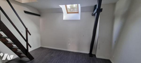 VITRE - Sortie ville : Appartement avec terrasse et jardinet et 2 emplacements de parking