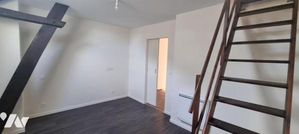 VITRE - Sortie ville : Appartement avec terrasse et jardinet et 2 emplacements de parking