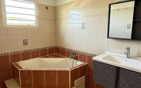 Maison à vendre    4 pièces •  Saint-Leu