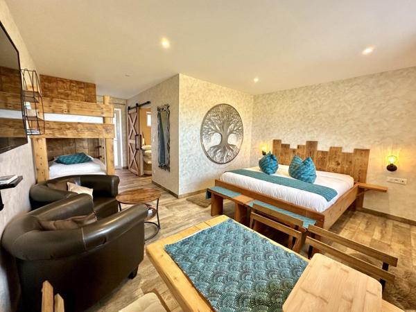 ENSEMBLE IMMOBILIER - RESTAURANT - MAISON - GÎTES