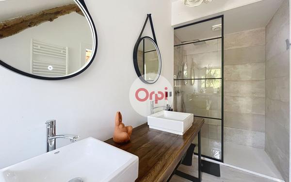 Maison à vendre    11 pièces •  Theix