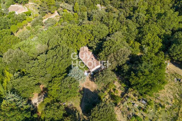 Mazet en pleine colline de Saumane-De-Vaucluse