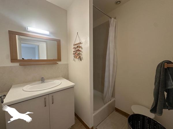 Maison à louer 2 390 € CC Marseille 5 p 120 m² DPE C