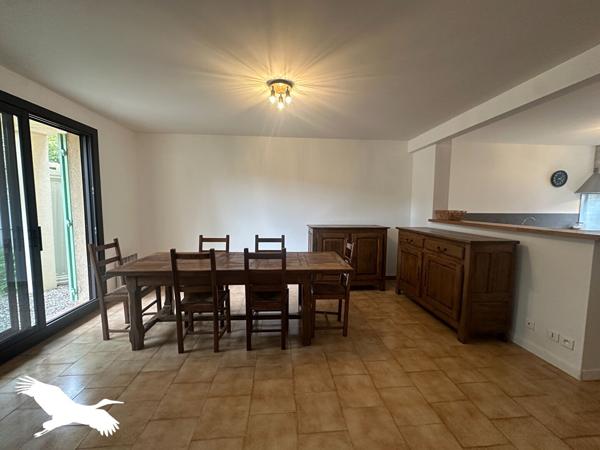 Maison à louer 2 390 € CC Marseille 5 p 120 m² DPE C