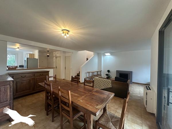 Maison à louer 2 390 € CC Marseille 5 p 120 m² DPE C
