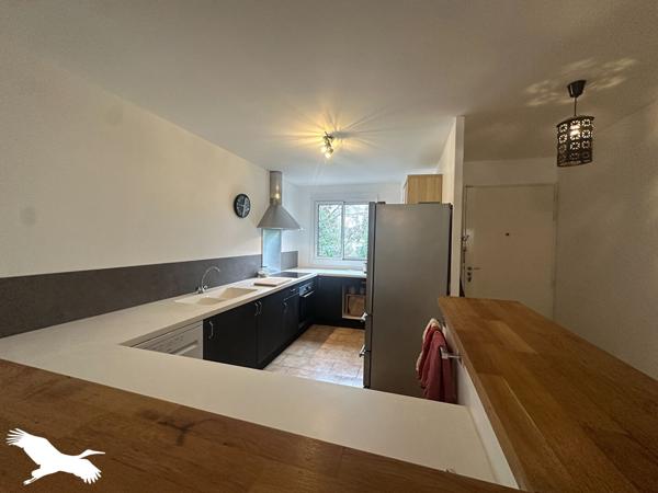 Maison à louer 2 390 € CC Marseille 5 p 120 m² DPE C