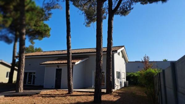 33180 LE HAILLAN , METROPOLE BORDEAUX - BUREAUX 227 m² avec PARKING