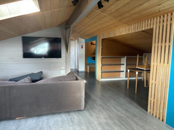 33180 LE HAILLAN , METROPOLE BORDEAUX - BUREAUX 227 m² avec PARKING