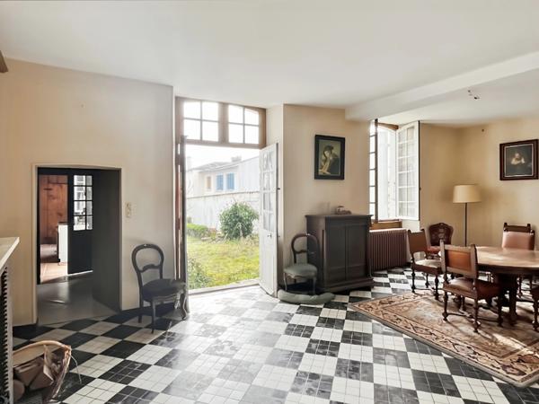 Maison 8 pièces - 296 m²