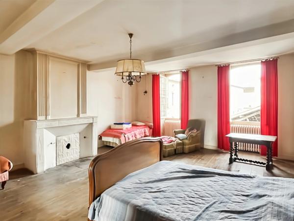 Maison 8 pièces - 296 m²