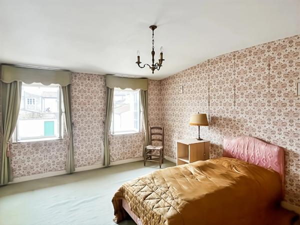 Maison 8 pièces - 296 m²