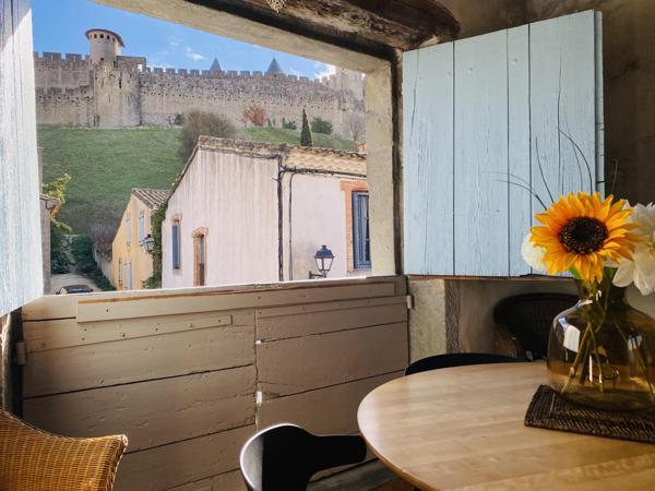 AU PIED DE LA CITE MEDIEVALE, IMMEUBLE DE RAPPORT