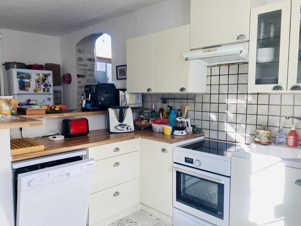 AU PIED DE LA CITE MEDIEVALE, IMMEUBLE DE RAPPORT