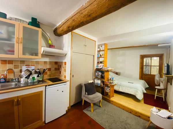AU PIED DE LA CITE MEDIEVALE, IMMEUBLE DE RAPPORT