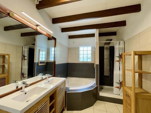 Maison familiale 172 m² avec vue mer et garage – Trois Mares, Le Tampon