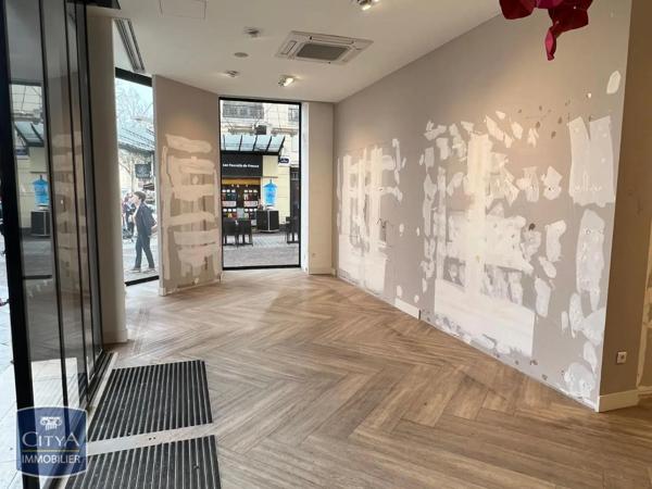 Local commercial à louer 330m² Saint-Quentin (02100)
