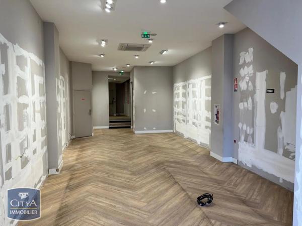 Local commercial à louer 330m² Saint-Quentin (02100)