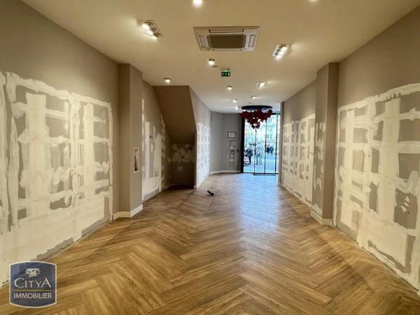 Local commercial à louer 330m² Saint-Quentin (02100)