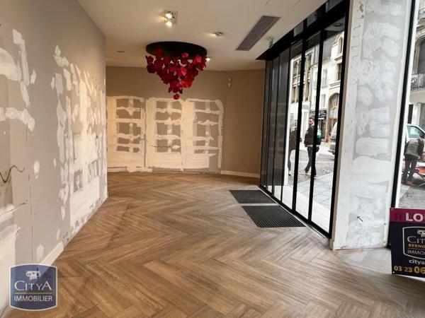 Local commercial à louer 330m² Saint-Quentin (02100)
